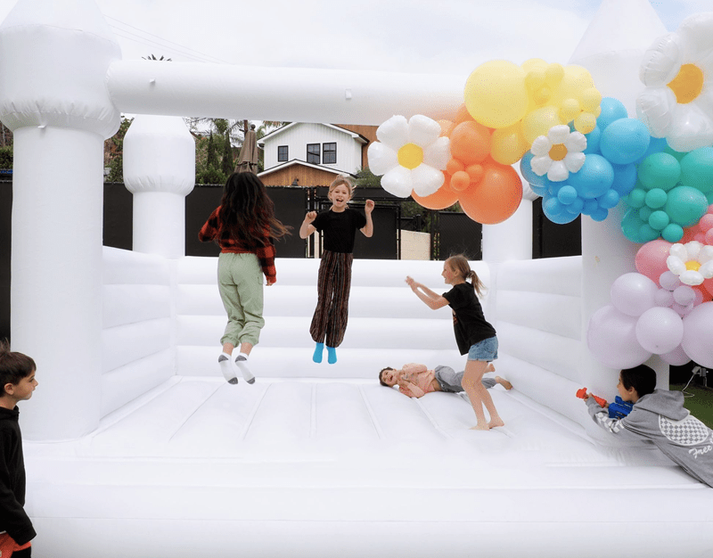 White Bounce House - BOOK NOW / FREE DELIVERY MIAMI AND BROWARD